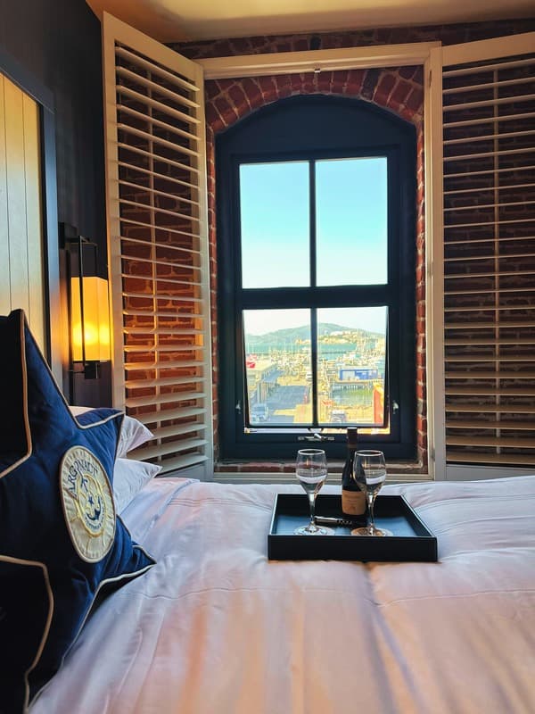Argonaut Hotel still 1